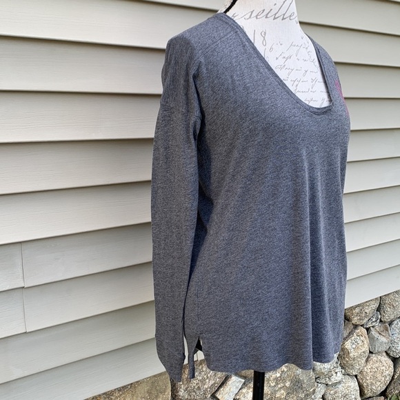 Under ARMOUR Heat Gear Breast Cancer Power in Pink Long-Sleeve Tee - Charcoal - Picture 6 of 16